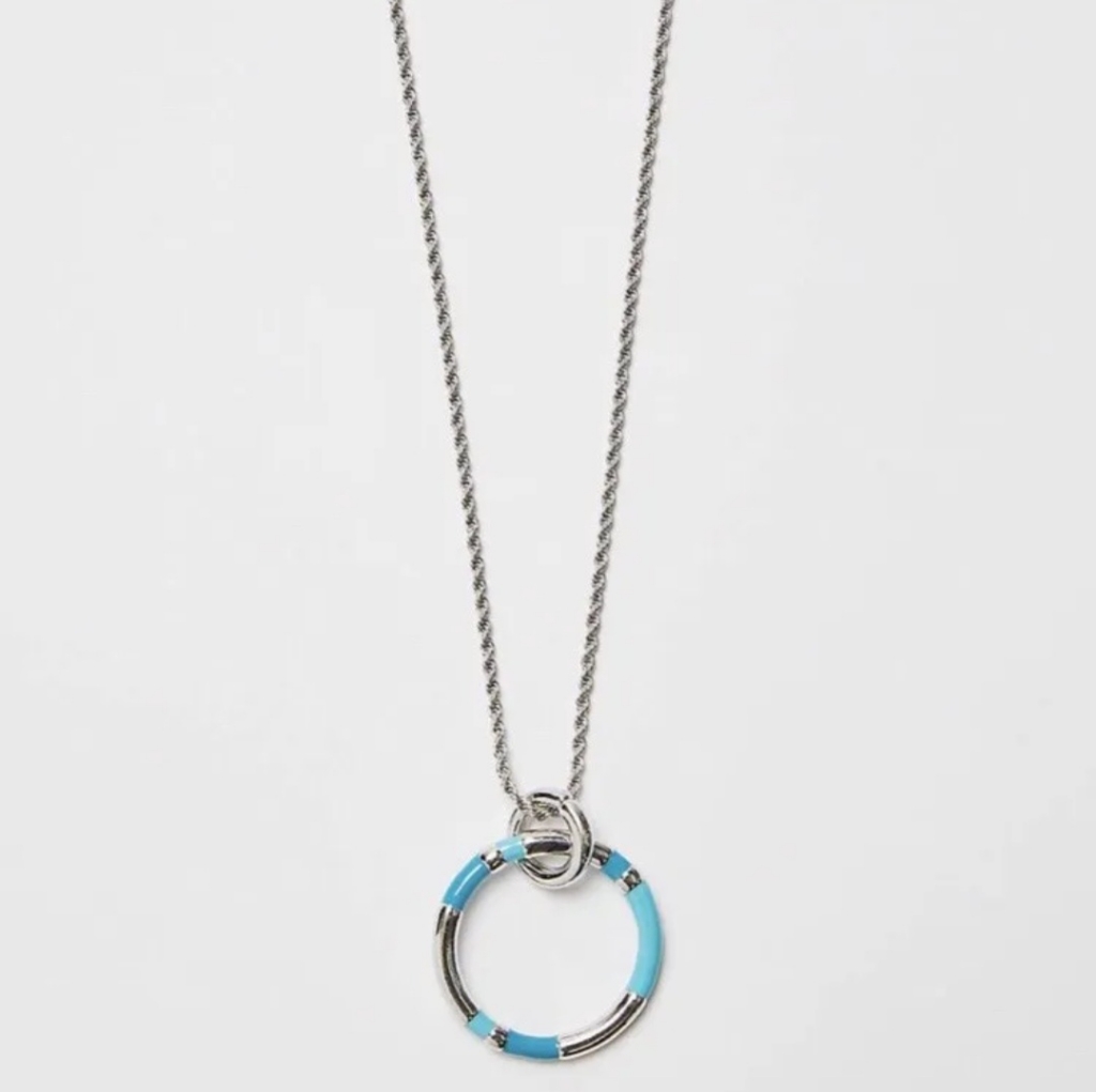 Catherines Long Silver Tone Circle Pendant Nwt 14$
